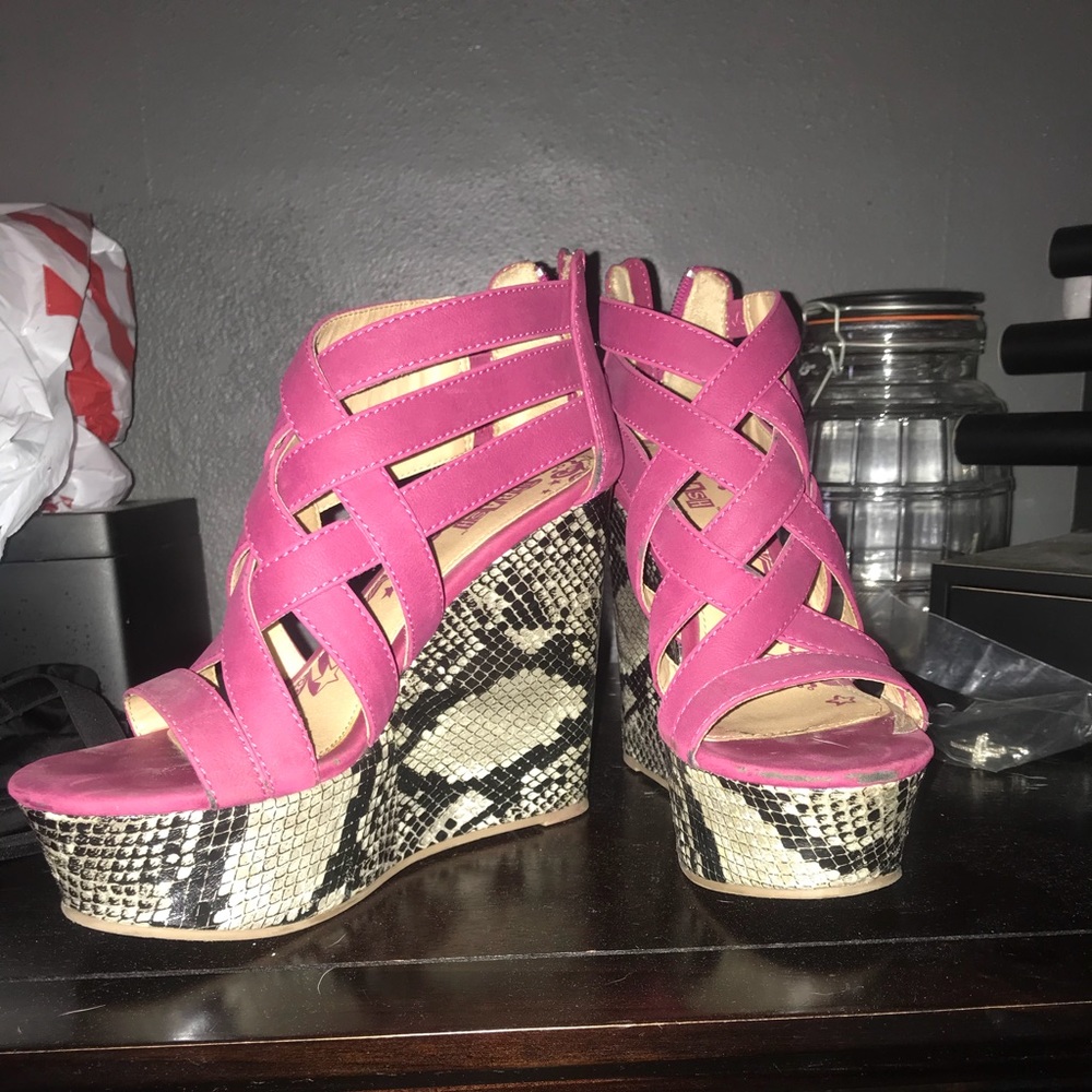 Wedge shoes
